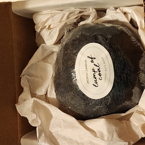 Jackpot Bath Bomb Set Lump of Coal And Santa - Picture 3 of 8